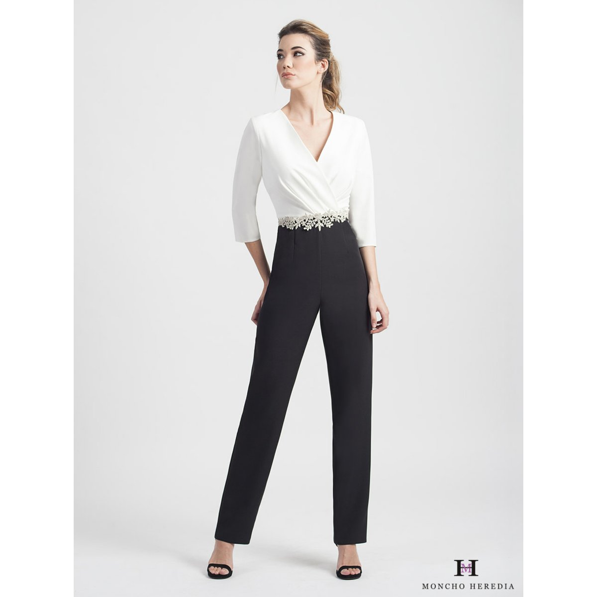 Mono en blanco y negro. ¿Hay mejor combinación?  Nueva colección primavera verano 21 Moncho Heredia. La tienes completa en nuestra web. Link en bio.
#mono #nuevacoleccion #primaveraverano #monchoheredia #pv21 #moda #fiesta #fashion #ss21 #style #instamoda #perfectguest