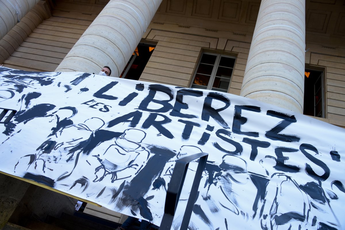hiya_fr's tweet photo. Occupation de l'Odéon de Paris.
Intervention de l'artiste #Itvan.K #BlackLinesCommunity en soutien à la culture et aux artistes.
Avec #HIYA! et @AbdAlMalikMusic
#freeartists
RDV le 30 Mars à l'Odéon de Paris pour bousculer le monde de la culture ensemble ! https://t.co/DFWhCK2cgG