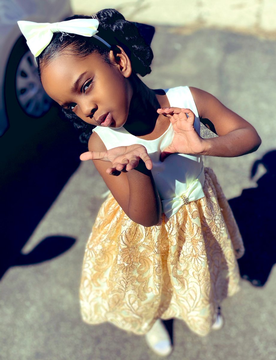 ms_shakema's tweet photo. She was trying to make a heart and blow a kiss at the same time 😆💛 #BornInMarch #MyDaughter #ChildOfGod https://t.co/mMF79zOzil