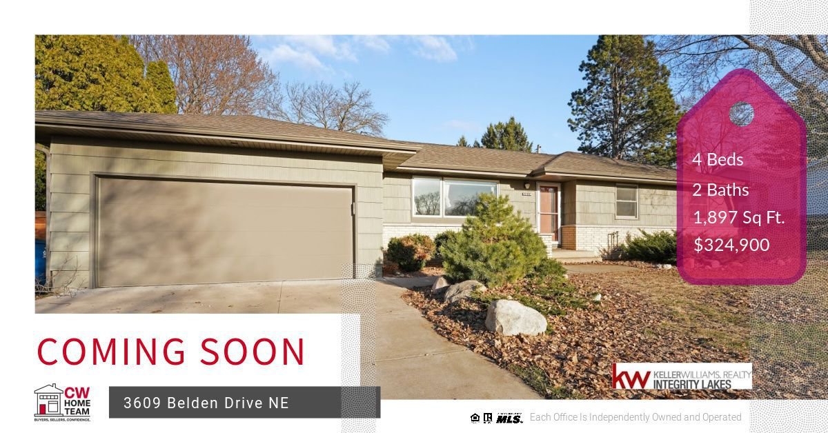 MovingMinnesota's tweet image. This welcoming home in the Award Winning Saint Anthony School District features a spacious kitchen, beautiful hardwood floors, 3 bedrooms on the main level, and a lower level that includes a family room, 3/4th bath, and 4th bedroom! 🏡   Showings start on Friday March 26th!