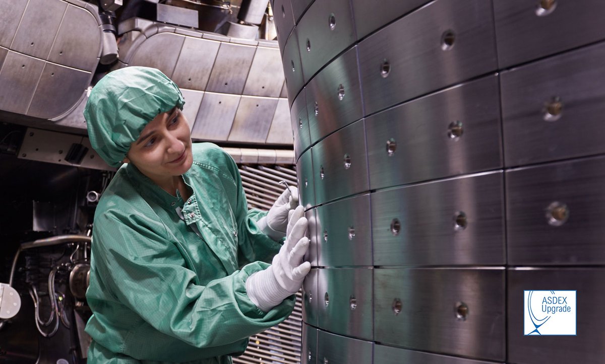 PlasmaphysikIPP's tweet photo. Dr. Athina Kappatou untersucht mit der Spektroskopie-Diagnostik Helium und schnelle Ionen im Plasma von #ASDEXUpgrade. „Deshalb arbeite ich auch gelegentlich im Plasmagefäß, um die Diagnostik zu warten und zu kalibrieren.“ (im/Foto: Bernhard Ludewig) #HappyBirthdayAsdexUpgrade30 https://t.co/kGIrB4Ofgv