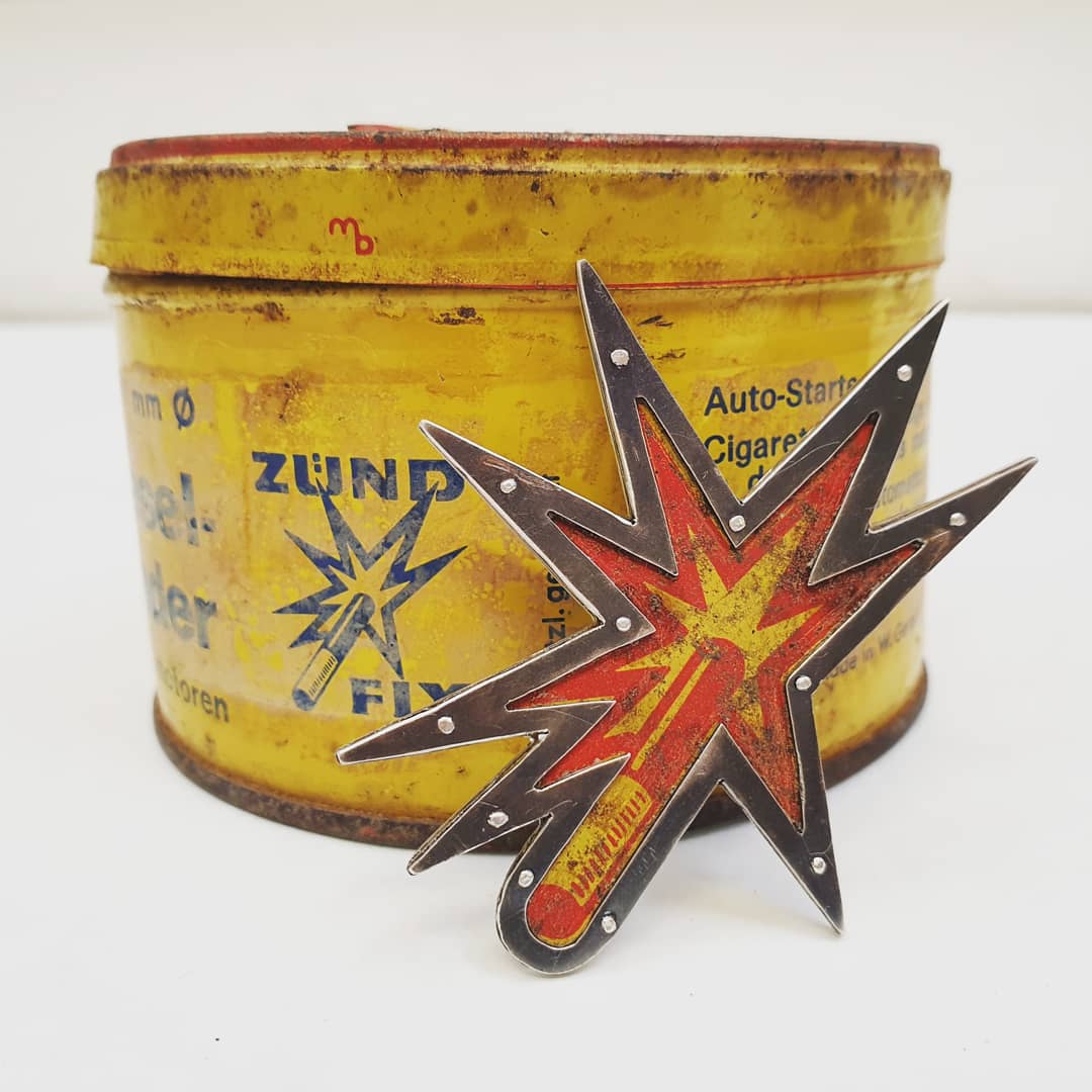 art925's tweet photo. I almost never make earrings (prefer rings and pendants), but I just had to make this pair of popart earrings in sterling silver and found vintage tin to go with the similar brooch/pendant I fabricated from the same tin. #art925 #handcrafted #madeinitaly #jewelrydesigner https://t.co/Q5n1MRqALk
