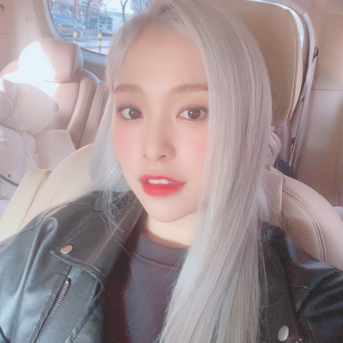 thinkchuuhyeon's tweet photo. the most beautiful woman in the world https://t.co/7DWYnIXSVV