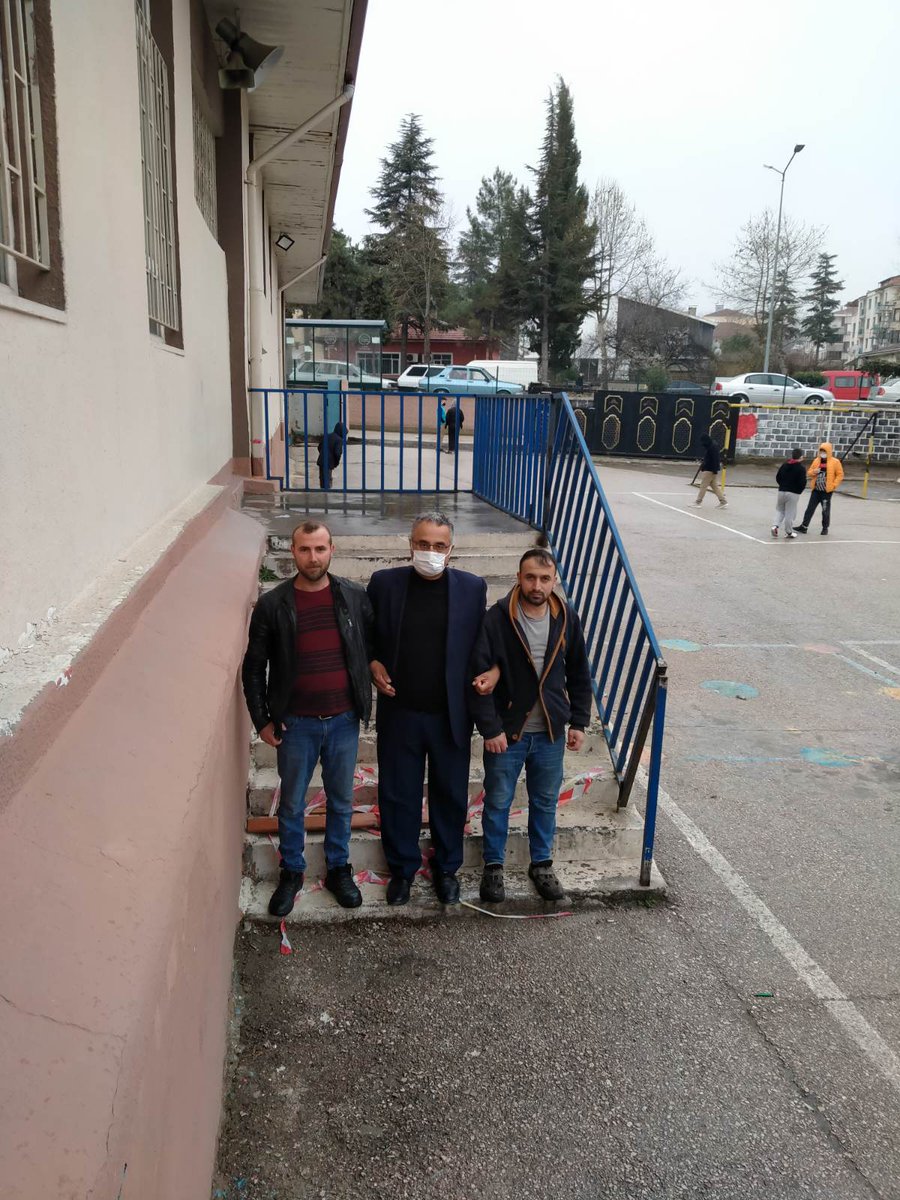 Erbaa Belediyesi tarafından;

FSM İlkokulu öğrencileri için tehlike arz eden merdivenlere korkuluk yapılmıştır. Emeği geçen belediye personeline ve Erbaa Belediyesi'ne teşekkürlerimizi sunuyoruz...

Erbaa İmam Hatip Ortaokulu Müdürlüğü