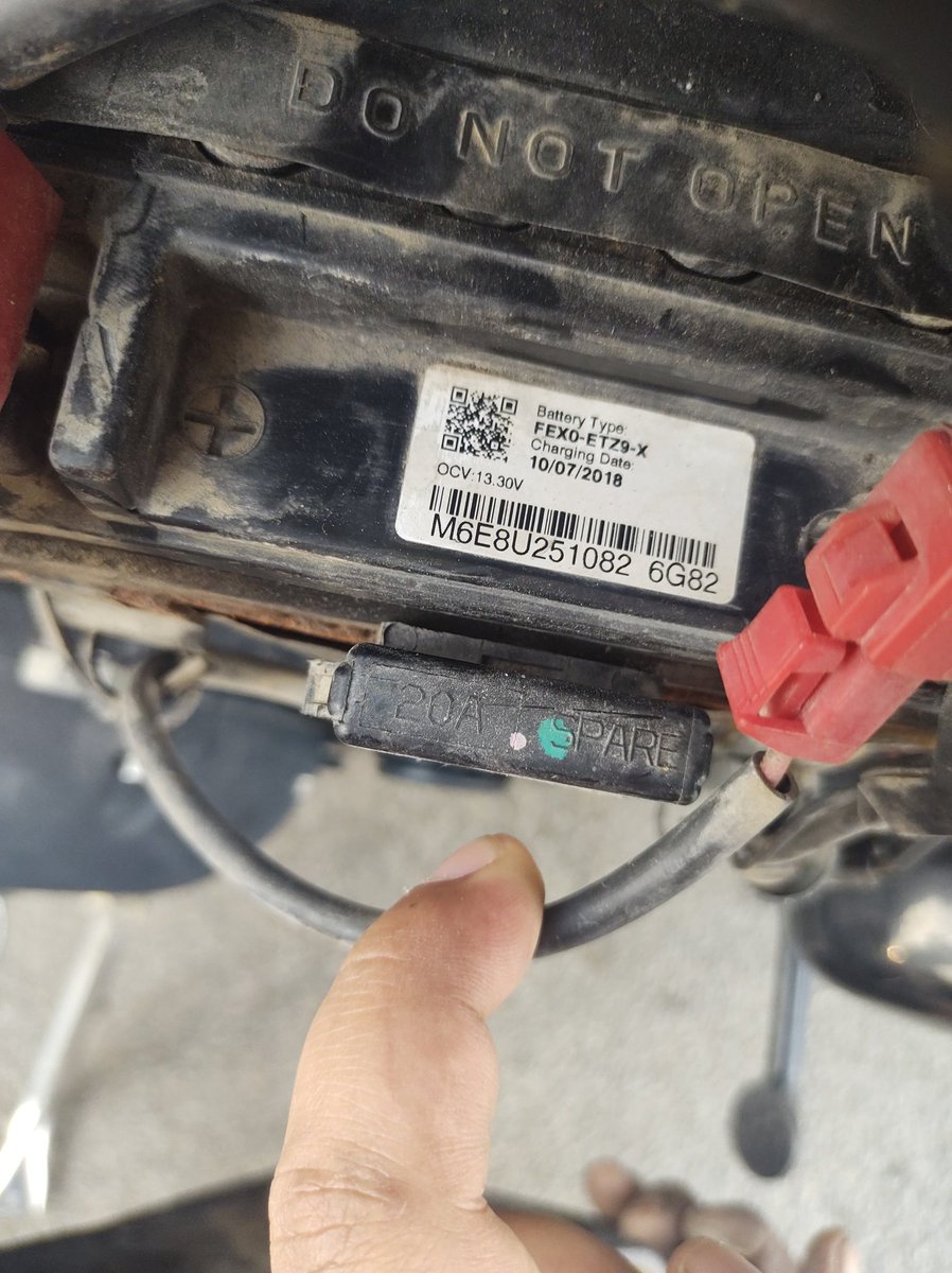 imkk1997's tweet photo. Today, my #RoyalEnfield #350x battery got exploded! Thank god you saved my life. Recommend each one out there, think twice before buying this bullshit brand. I'm trying to connect with this brand since long, but no response. Will go surely to Consumer court @sidlal @royalenfield https://t.co/E1d2NYn3JY