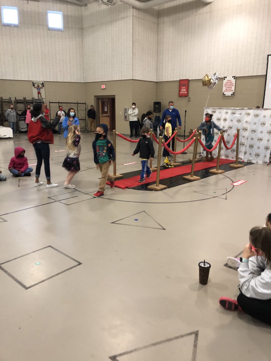 MrKnippersCES's tweet photo. Intersession stars on the red carpet at CES. Thanks B.G., Teachers, and the Lighthouse Crew for helping us understand we are all STARS https://t.co/vUCD1OKfku