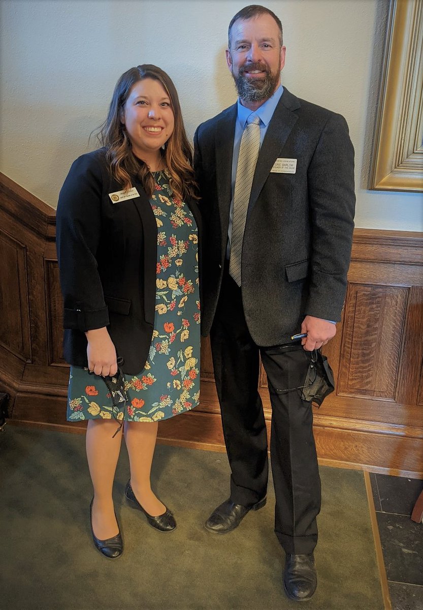 WYOEducation's tweet photo. Wyoming’s 2021 Teacher of the Year, Alexis Barney - a fourth- and fifth-grade teacher at Evansville Elementary School - was recognized Wednesday by the @WYLegislature. Barney met with House Speaker Eric Barlow and addressed both the House and Senate. https://t.co/MvoH9bfwvn