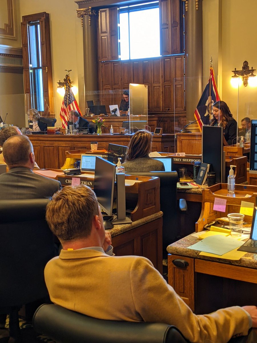 WYOEducation's tweet photo. Wyoming’s 2021 Teacher of the Year, Alexis Barney - a fourth- and fifth-grade teacher at Evansville Elementary School - was recognized Wednesday by the @WYLegislature. Barney met with House Speaker Eric Barlow and addressed both the House and Senate. https://t.co/MvoH9bfwvn