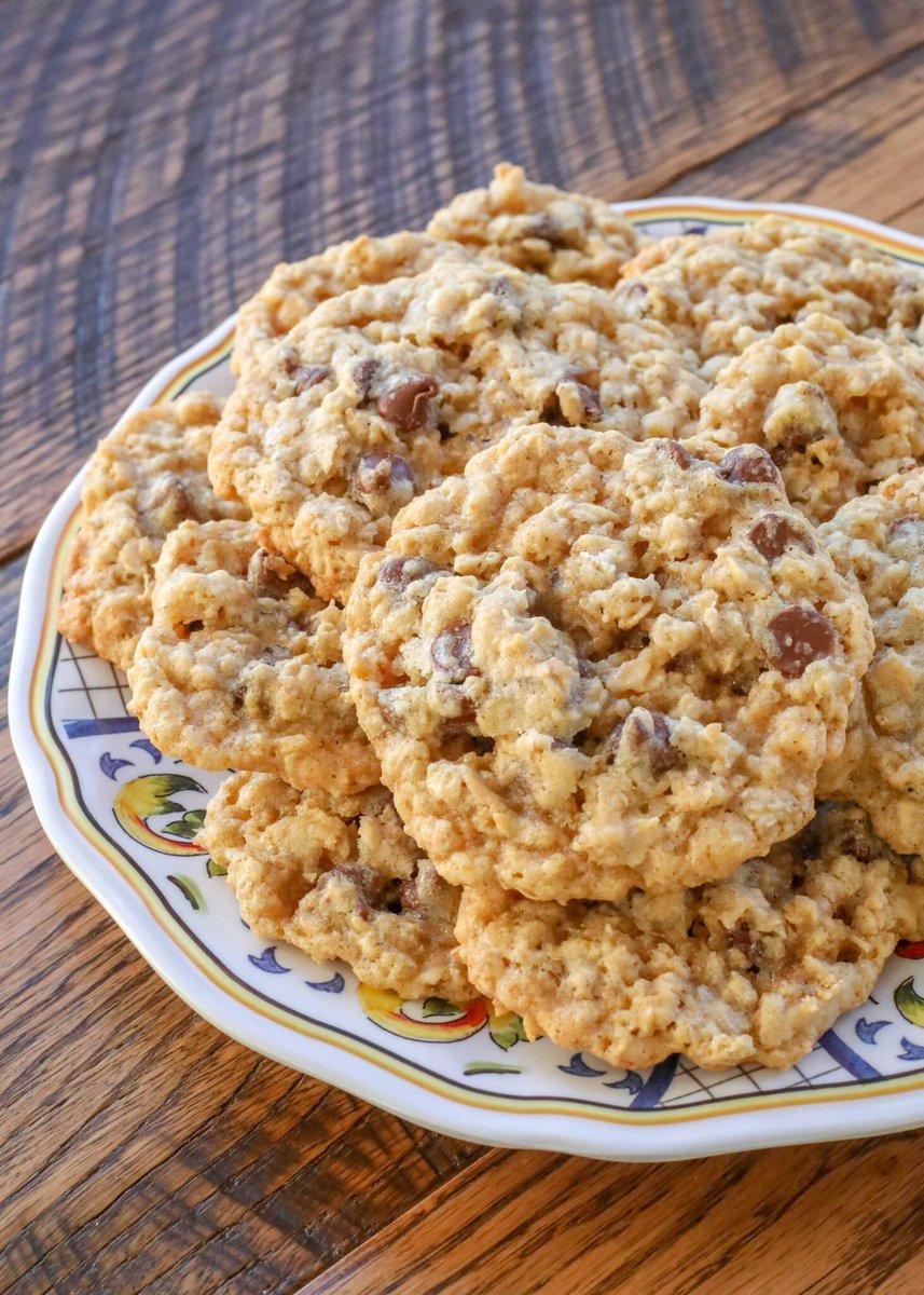 BarefeetKitchen's tweet photo. Chewy, crisp Oatmeal Chocolate Chip Cookies are a classic cookie that no one can resist.
https://t.co/uXAVJTNNai https://t.co/DxoeQtsU7n