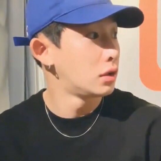 wonhohmy0301's tweet photo. 누구세요? 누구신데 문두드리세요
이호니 등장🐰💪🏻
🥕꺄아 옷부터 입자 🐇형아 운동진짜마니했나바
🥕🐰💪🏻🐇 이호당 이호니 이버니 입니다 사이좋게지내요🥰🥰 https://t.co/hfnCsG57Et