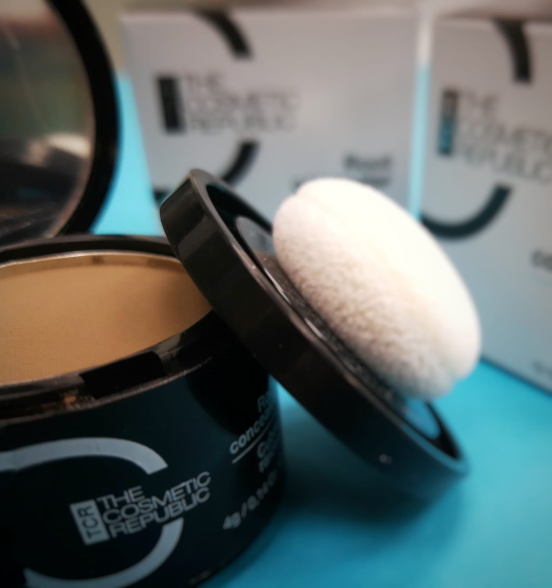 cosmeticrepubli's tweet photo. NUEVO CUBRE RAÍCES↪️ su tamaño es ideal para ir contigo a todas partes. Disponible en nuestra web📲
#thecosmeticrepublic #nuevoproducto #newproduct #rootconcealer #cubreraices #tapacanas #nogreyhairs #inmediatecoverage #coberturainmediata #inseconds #ensegundos #hair #cabello https://t.co/vX2yAyzcx2
