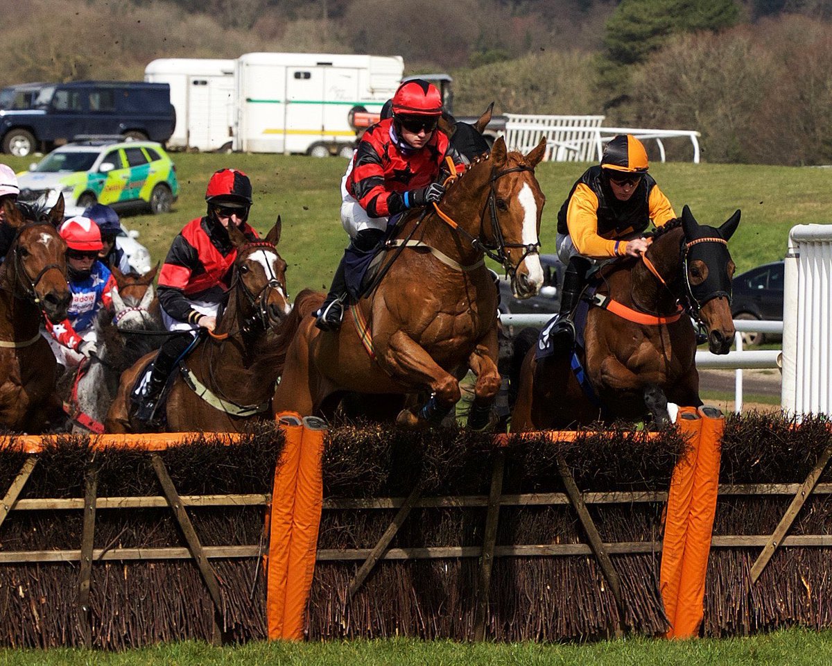 Baratineur wins well <a href="/Chepstow_Racing/">Chepstow Racecourse</a> under Jack Foley! Delighted for all them team !