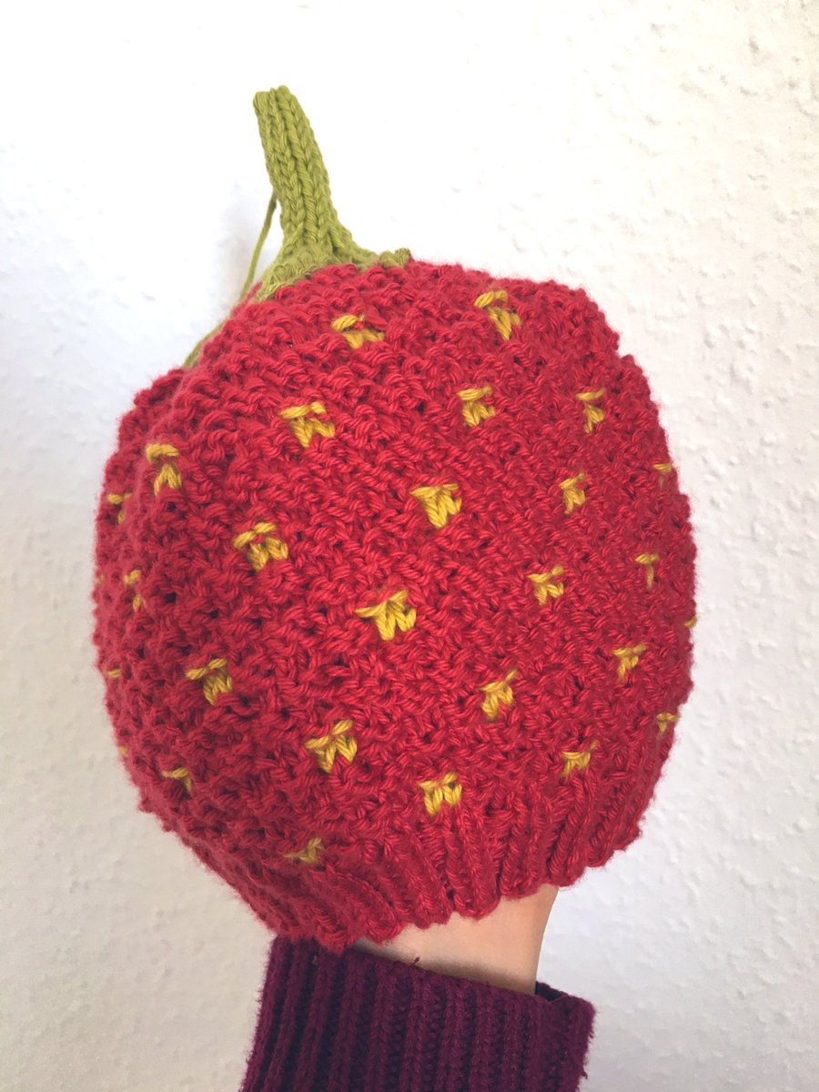 hk_isi's tweet photo. Knit in progress...🍓 #toddlerhats https://t.co/MywckABBx1