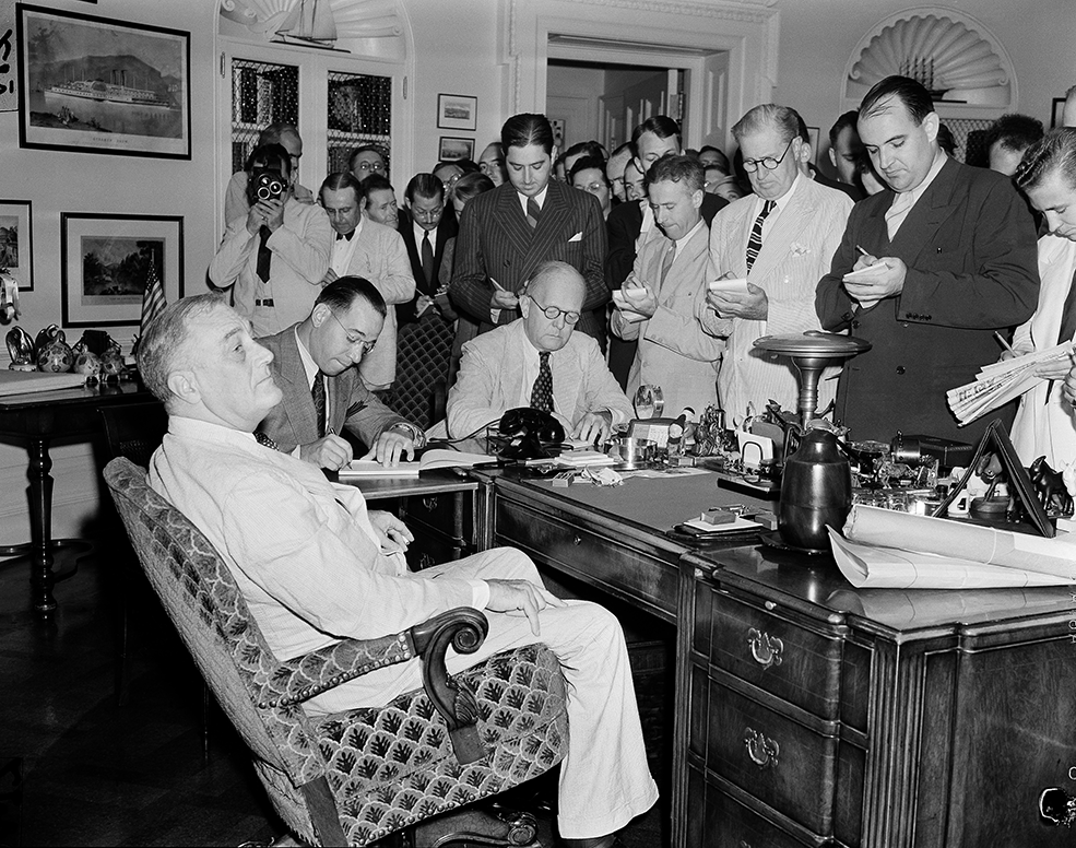 BeschlossDC's tweet photo. Presidential press conference, 1939:                                  #AP https://t.co/PAqB6fN4kA
