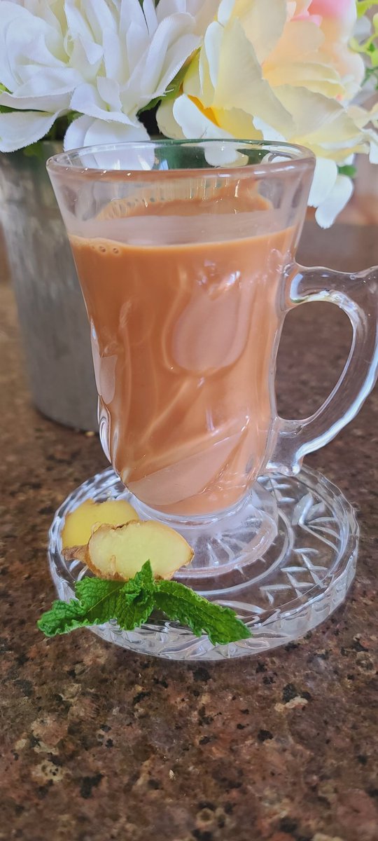 HusnaPervez's tweet photo. #Kunafe and #Kadayif for breakfast? 🤔
WHY NOT?! 🥰😋
Paired with Indian #AdrakKiChai 🫖 (Ginger Tea).....mazaa aagaya 😊
#Indulge #TurkishDesserts #AdrakWaliChai
#Foodie #cravings #BlessedLife https://t.co/fzaLUr2uXF