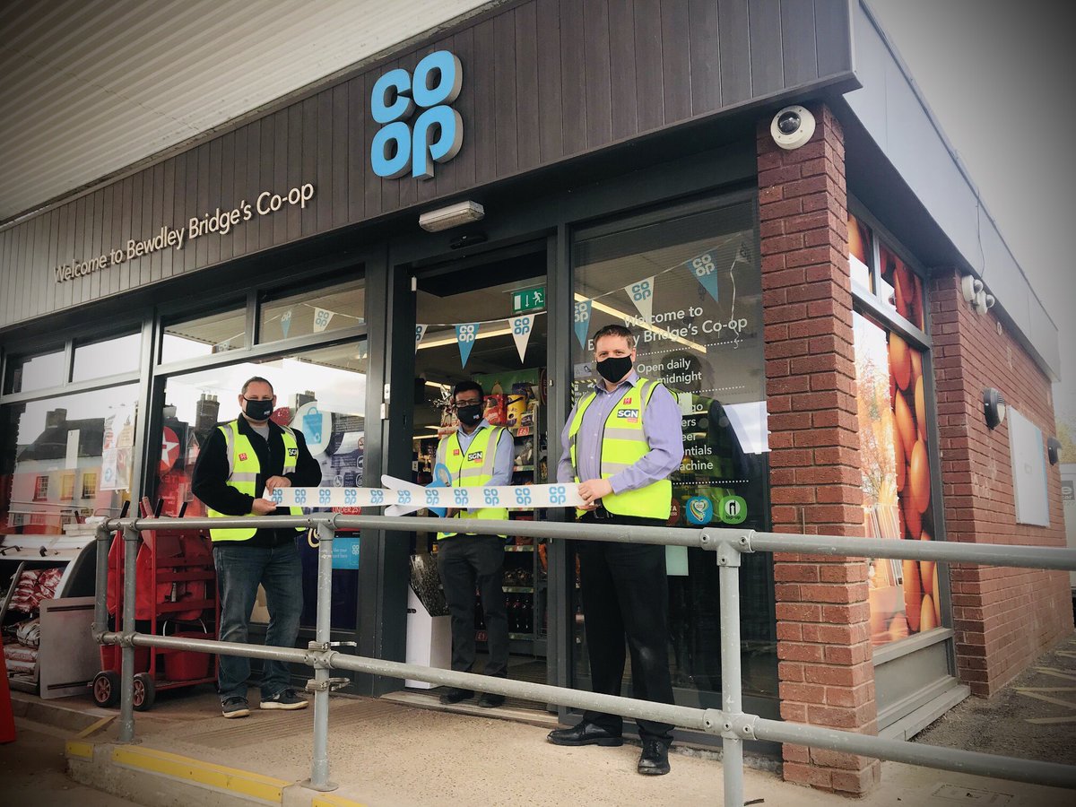 Georgiegmb007's tweet image. Celebrating the opening of our first store of many with our new and exciting franchise partner SGN Retail. An exciting year ahead, here we go!!! 👏🥳 #ItsWhatWeDo #proud @PaulSGN2021 @CoopFranchise @Tomapplegate11 @adie_flude @ARNaqvi272 @coopuk