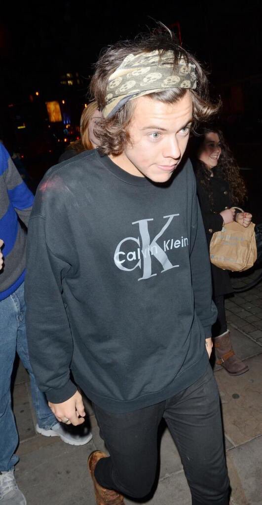 hesthrowbacks's tweet photo. 7 years ago today, Harry attended the Fudge Urban Lou Teasdale Book Launch

March 25, 2014 https://t.co/sNaFkL4wKG