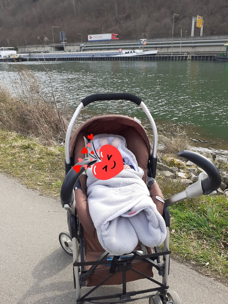 ErdKaya3_'s tweet photo. wir gehen an den Fluss #Neckar🍀🙏
Das Wetter ist freundlich & perfekt🌺🍀
dadurch,dass es darum geht,machen wir natürlich einen lustigen #spaziergang 😊genießen wir alle #duften
Zeynep hat viel Spaß😊🍀🌺🌺❤ https://t.co/EXJvCdmioB
