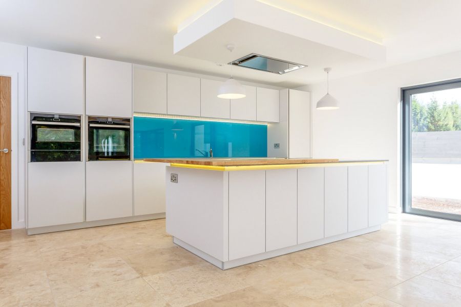 dekorkitchens's tweet photo. Add a splash of colour with a coloured glass splashback! Throwback to some of our customer kitchens and colours used. Another way to express your style in your kitchen and put your stamp on it #kitchensdevon #devonkitchens #kitchensexeter #exeterkitchens #kitchendesign https://t.co/hbgdVihtw9