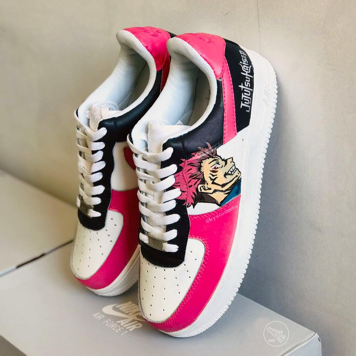 kyxcustoms's tweet photo. Une AF1 customisée pour une fan de #JujutsuKaisen 💥

#customsneakers #animecustom #animecustomshoes #jujutsukaisenart #manga #animeedit #drawing #Sukuna #GojoSatoru #af1custom https://t.co/kiPgaFXKp5