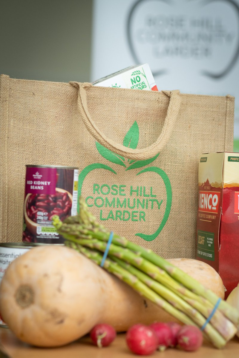 MCSOxford's tweet photo. 🏆🎉 Our partnerships project Rose Hill Community Larder has received an award!

The High Sheriff of Oxfordshire has recognised its "great and valuable service to the community" in East Oxford👏

More here: https://t.co/hbii6X9l9d

#powerofpartnerships @LarderSofea @FareShareUK https://t.co/MKfFKsZKxW