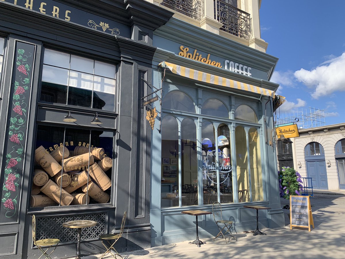 stylofilm's tweet photo. With the new @TomandJerry film having just been released, we couldn’t be prouder to say that Stylo were a part of the set!🎞

For the wine bar, we created large wine cork props and hand-painted the lettering!

#TomAndJerry2021 #TomandJerry #Filmprops #Filmproduction #Filmprops https://t.co/Y6zNYGAZ77