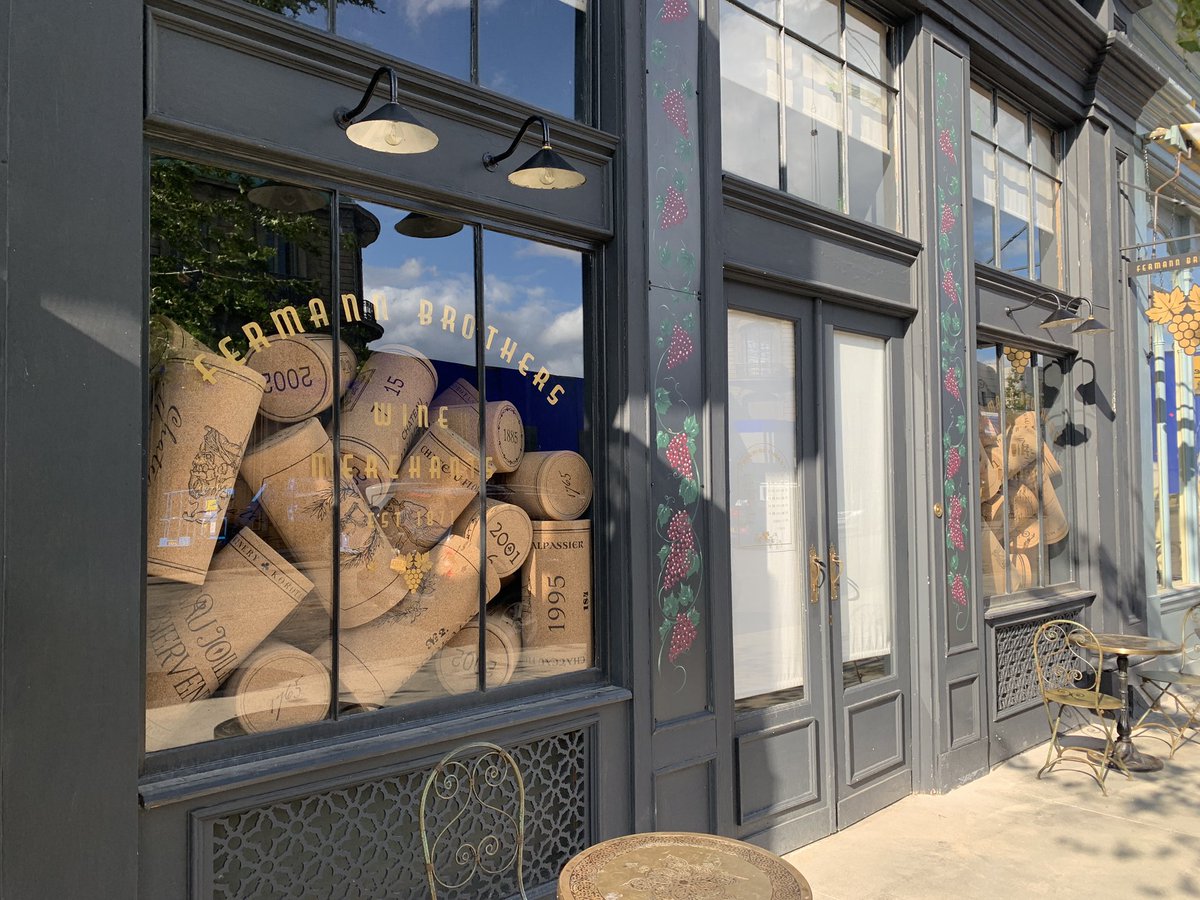 stylofilm's tweet photo. With the new @TomandJerry film having just been released, we couldn’t be prouder to say that Stylo were a part of the set!🎞

For the wine bar, we created large wine cork props and hand-painted the lettering!

#TomAndJerry2021 #TomandJerry #Filmprops #Filmproduction #Filmprops https://t.co/Y6zNYGAZ77