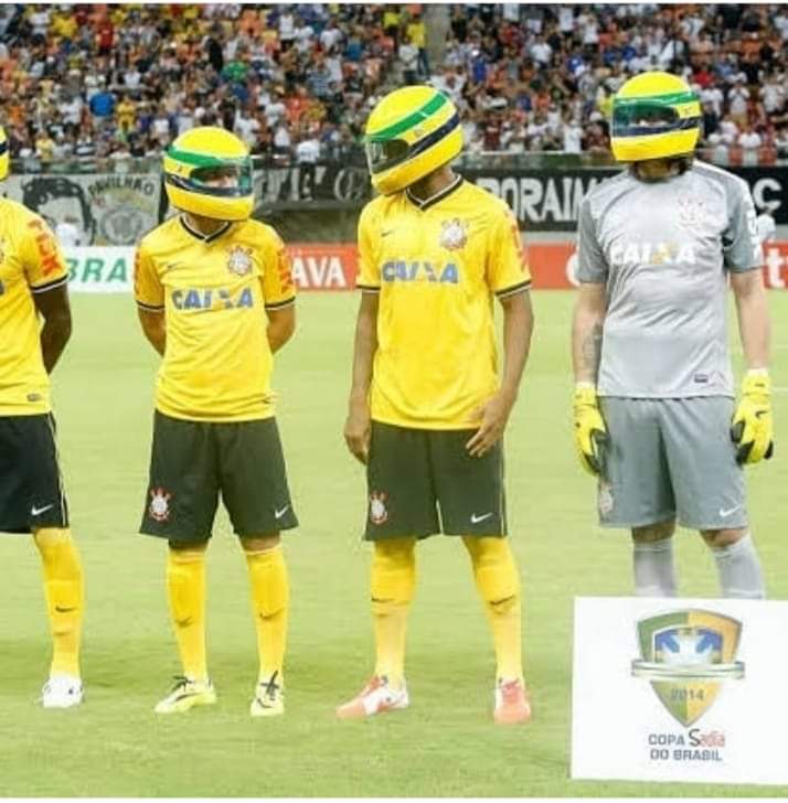netoputasso_'s tweet photo. como esse capacete entrou na cabeça do Cássio??????????????????? https://t.co/6UjeXHb1Af