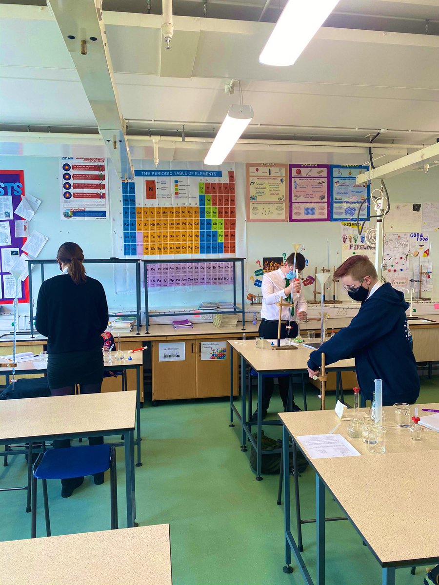It’s been a while since we could do proper practicals like this! Loved having some of the advanced highers in today doing a back titration 🤩