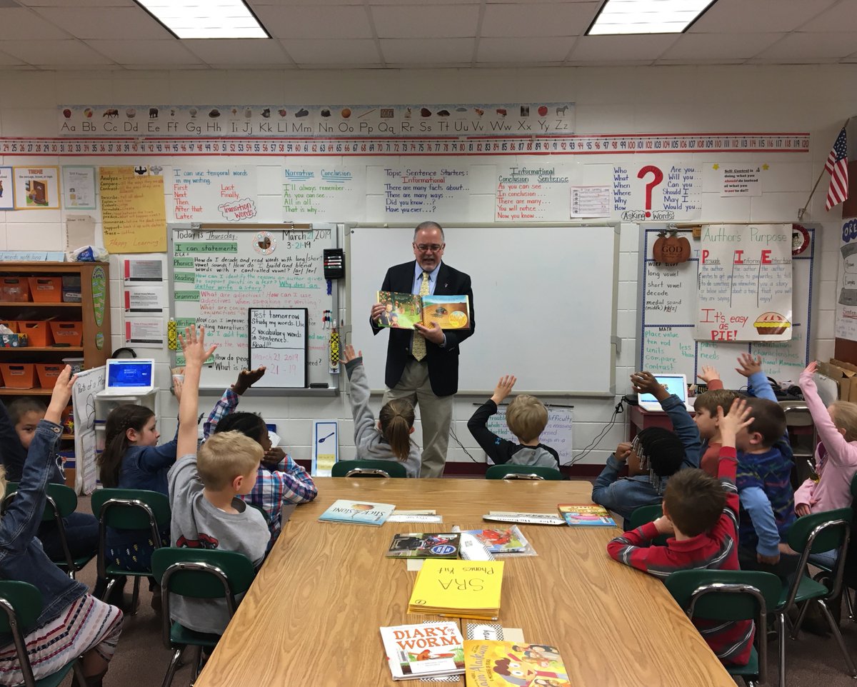 GaDOENutrition's tweet photo. It's Ag Literacy Day on the #GaAgWeek2021 calendar!
Here @georgiadeptofed Superintendent Woods, reads Right this Very Minute: A Table-to-Farm Book, to students @monroe_schools.
Find food-based learning resources with ideas for ag-themed books https://t.co/5VbwCeo6wr
#FuelingGA https://t.co/8E7ixKqWhk