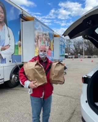 FTFKalamazoo's tweet photo. Your donations to Feed the Fight Kalamazoo are #feedingthevaccinators in our community, both at the Kalamazoo County Health &amp; Community Services clinics at the Kalamazoo County Expo Center and at community clinics like the @fhckzoovaccination clinic in
Comstock Wednesday. https://t.co/LQXVx6zcKl