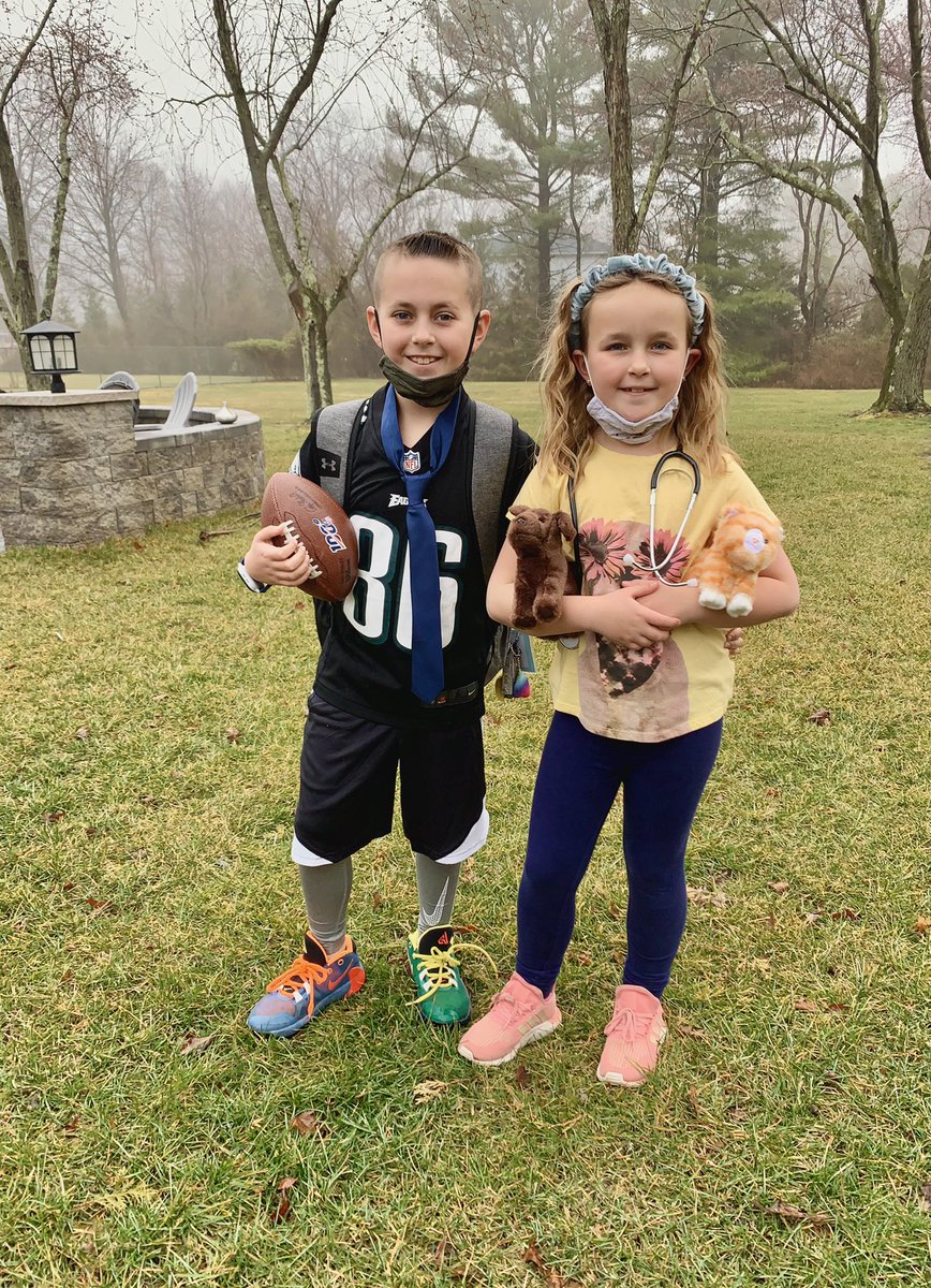 andreayurcisin's tweet photo. Career Day at @DonovanSchool - future athlete turned sports announcer and a friendly veterinarian! #FTS4RKids https://t.co/1bBF3F4VKf