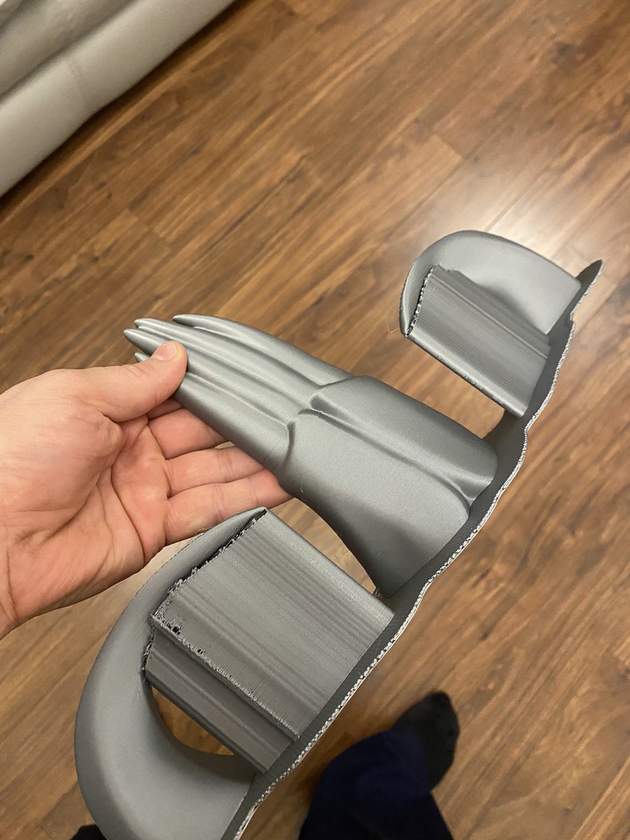 ukcosplaydad's tweet image. Surgery required. A couple of 3D printing resin coats, fine sanding. The broken can be re-forged. One does not 3dprint and expect all prints to be perfect every time. This is the way! #faceplantingtoglory #thisistheway #3dprintfails #3dprinting #mancavetatt #starwars #Mandalorian