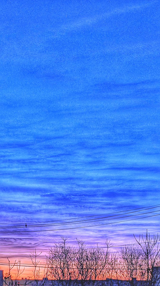 pixelartDave's tweet photo. Parking lot sunrise 2 https://t.co/tEluBHZiVi