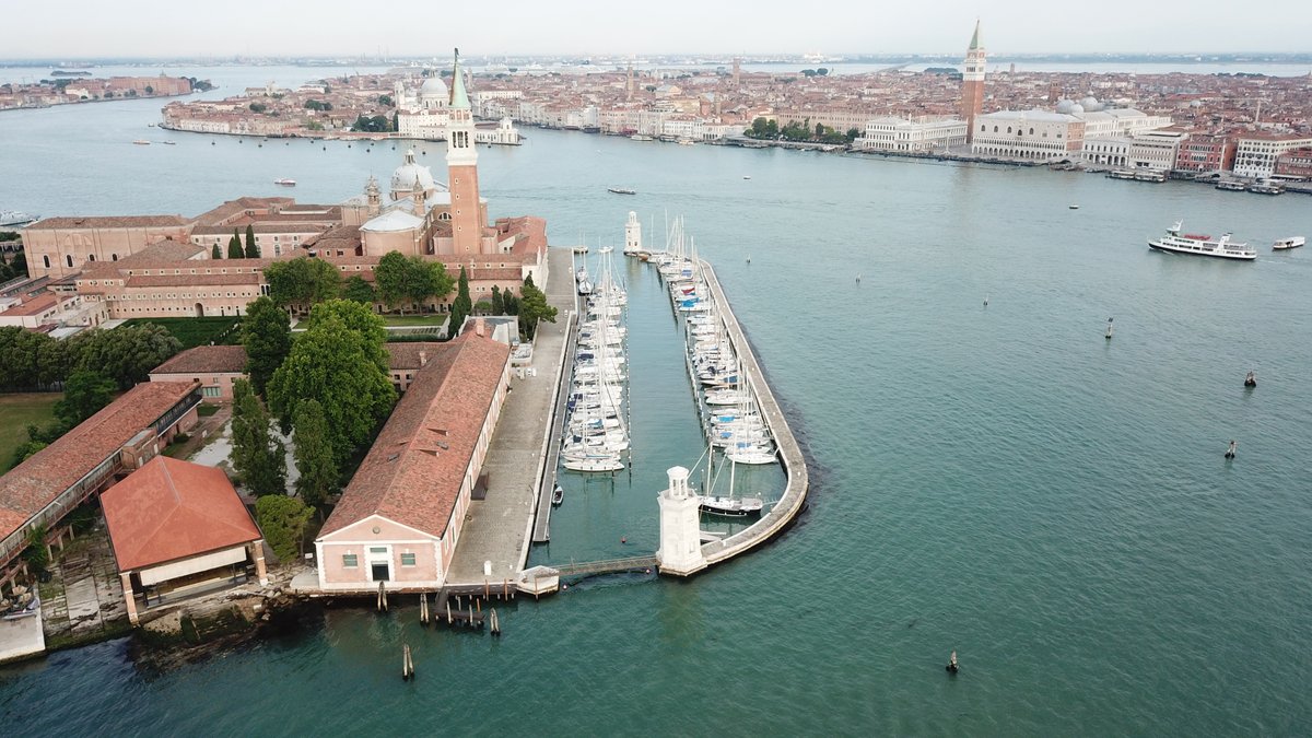 cdvvenice's tweet photo. La nostra città oggi compie 1600 anni, tanti auguri #Venezia1600 https://t.co/A4LK6j3Cdv