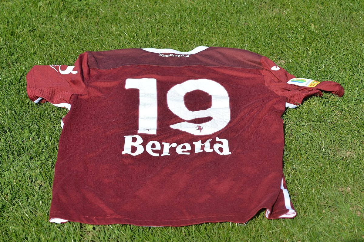 TorinoFC_1906's tweet photo. In memoria di Daniel 🙏

Prima degli allenamenti di oggi, la Primavera e il nostro Settore Giovanile hanno voluto ricordare Daniel Guerini con un minuto di raccoglimento

#SFT https://t.co/4rbmdvc51F
