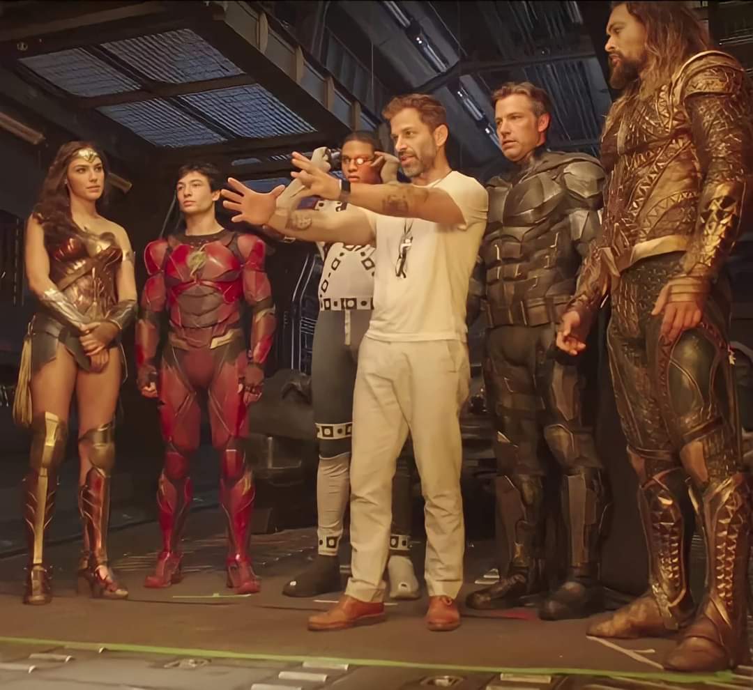 Theonly_tn's tweet photo. Together, we can do it ✊🖤
#RestoreTheSnyderVerse https://t.co/gx4lX8SKwS
