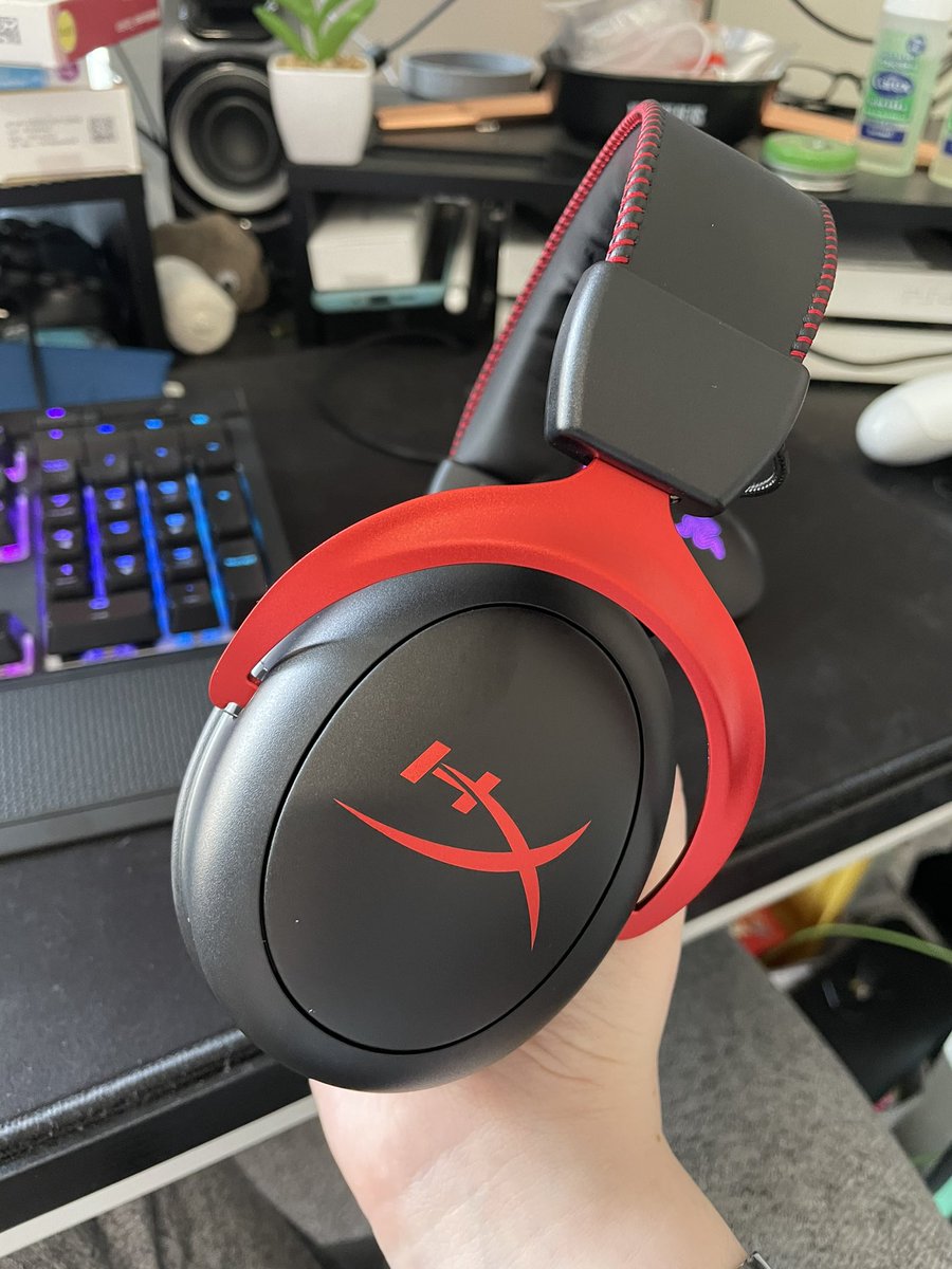 Deesast3r's tweet photo. YOU CAN BET YOUR CUTE ASSES STREAMS WILL BE RESUMING NEXT WEEK!!! New @hyperx cloud II wireless to replace my old headset Iโm so excited ๐ญ๐ญ๐ญ๐๐๐
.
.
.
#hyperx #hyperplex #twitch #twitchaffiliate #smallstreamer #smallstreamersconnect @myhyperplex https://t.co/wccpB84d9l