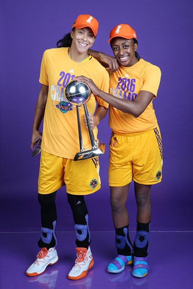 kingdj_5297's tweet photo. List of WNBA players who have won 

~ Rookie of the year 🏆
~ MVP 🏆
~ Finals MVP 🏆
~ Defensive player of the year 🏆

Candace Parker

End of list.

🐐🐐🐐🐐 https://t.co/aCsLEx26Bl