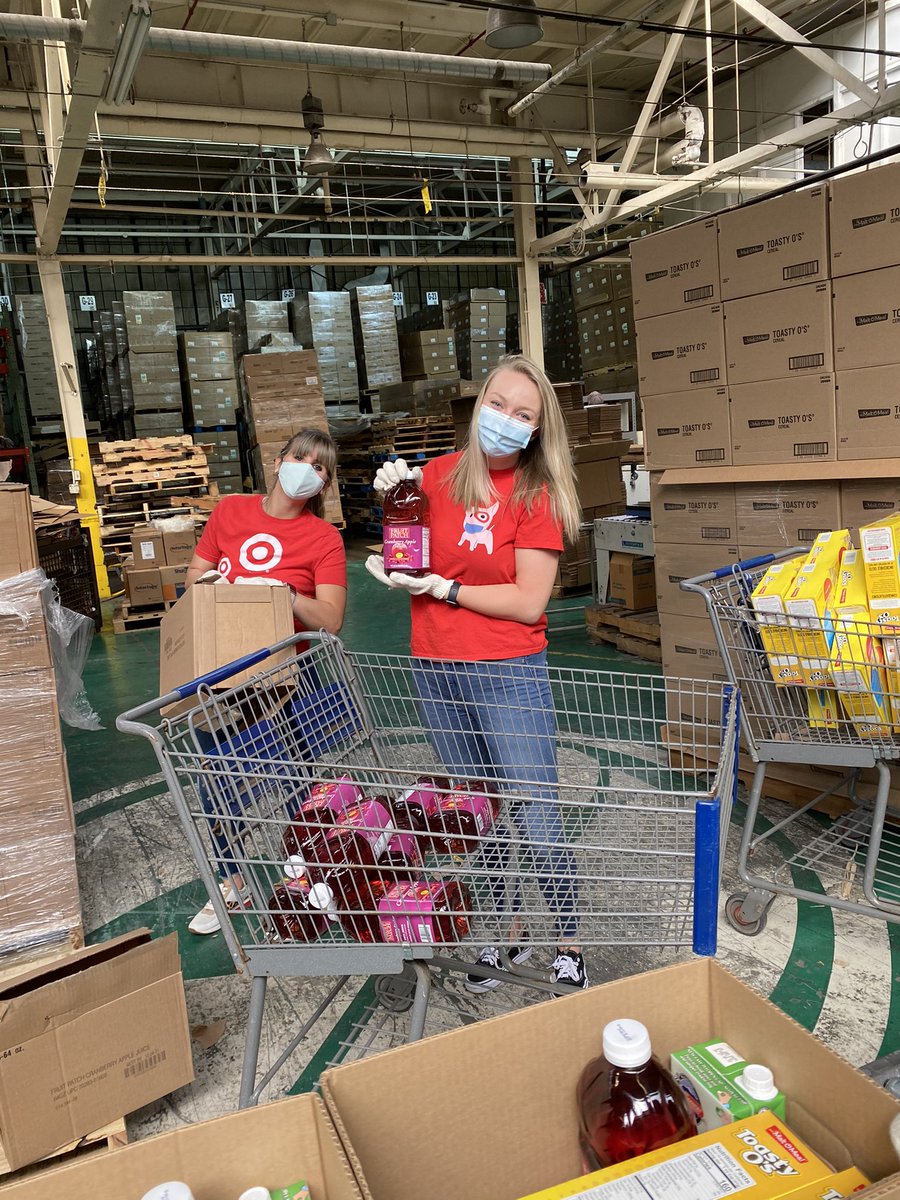 Bridget_Hughes9's tweet image. 137 is having a blast spending time giving back to the community! Proud of this team! @AlainaAzar @garmtgt @LizzyC1313 @AmandaT0353 #g195cares #D137MakesADifference
