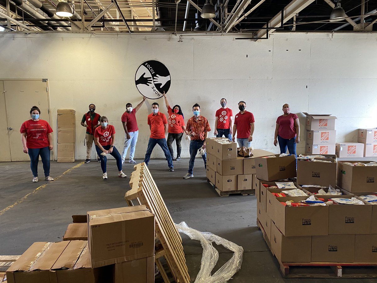 Bridget_Hughes9's tweet image. 137 is having a blast spending time giving back to the community! Proud of this team! @AlainaAzar @garmtgt @LizzyC1313 @AmandaT0353 #g195cares #D137MakesADifference