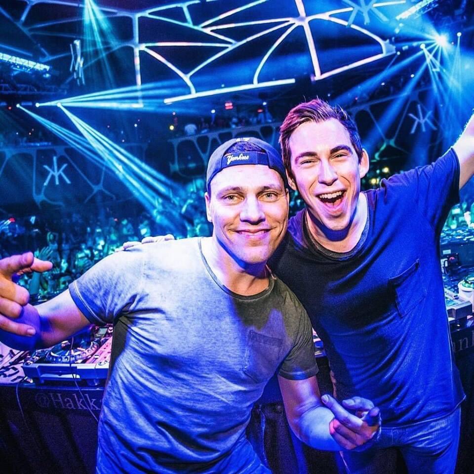 ClubColTiesto's tweet photo. ¿Qué título le pondrían a esta fotografía?
El nuestro sería #TeamZero76 https://t.co/a2aneNrrz6