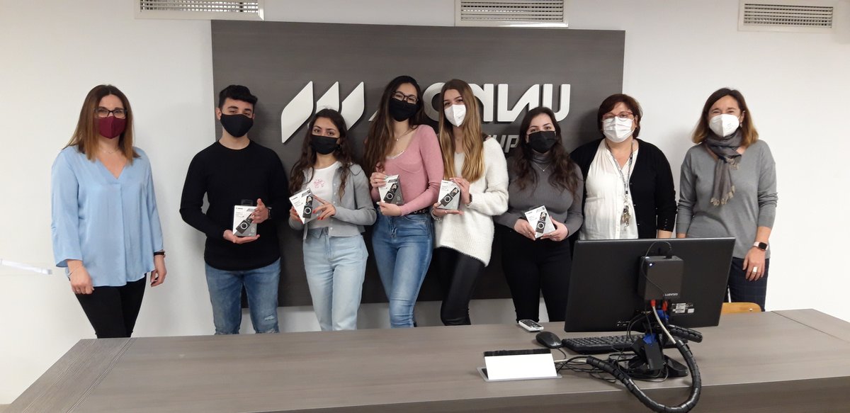 CanonEmpresa's tweet photo. ¡Enhorabuena al equipo DOMHAM de la Escuela Monlau! El equipo ganador de #iFestcat en el reto Canon: ¿Cómo será la evolución del puesto de trabajo del empleado a corto y medio plazo? Es emocionante ver las buenas ideas de jóvenes emprendedores como vosotros. @emprencat https://t.co/SFjBffWQYU