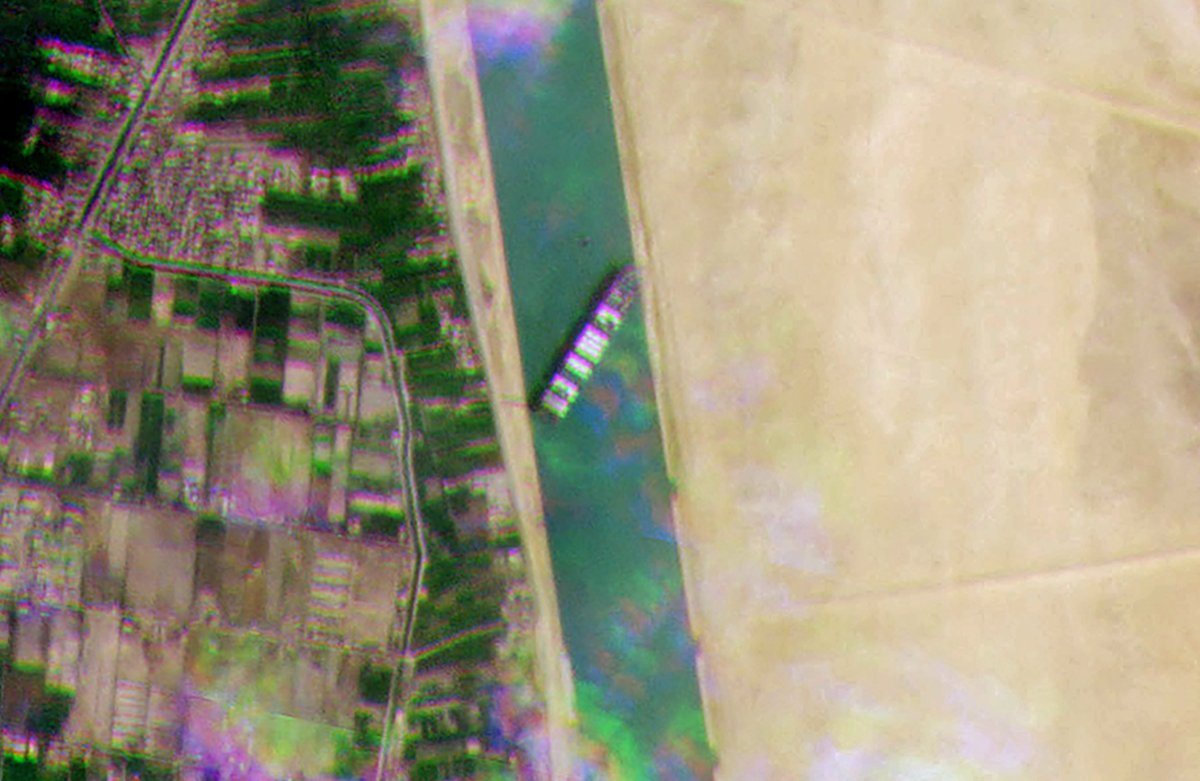 ajplus's tweet photo. Egypt suspended transit through the Suez Canal after a cargo ship as long as the Empire State Building got stuck.

Officials say it may be stuck for weeks.

10% of global maritime trade goes through the canal, and over 150 other ships carrying fuel and grain are now backed up. https://t.co/xwii8skoDT