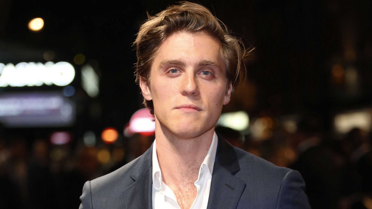 RotoVinilo's tweet photo. Además, se revela que Jack Farthing interpretará al Príncipe Carlos. La película de Larraín está finalizando su rodaje y tiene previsto su estreno para este otoño, meses antes del 25 aniversario de la muerte de Diana. #Spencer https://t.co/igPNVOsNnY