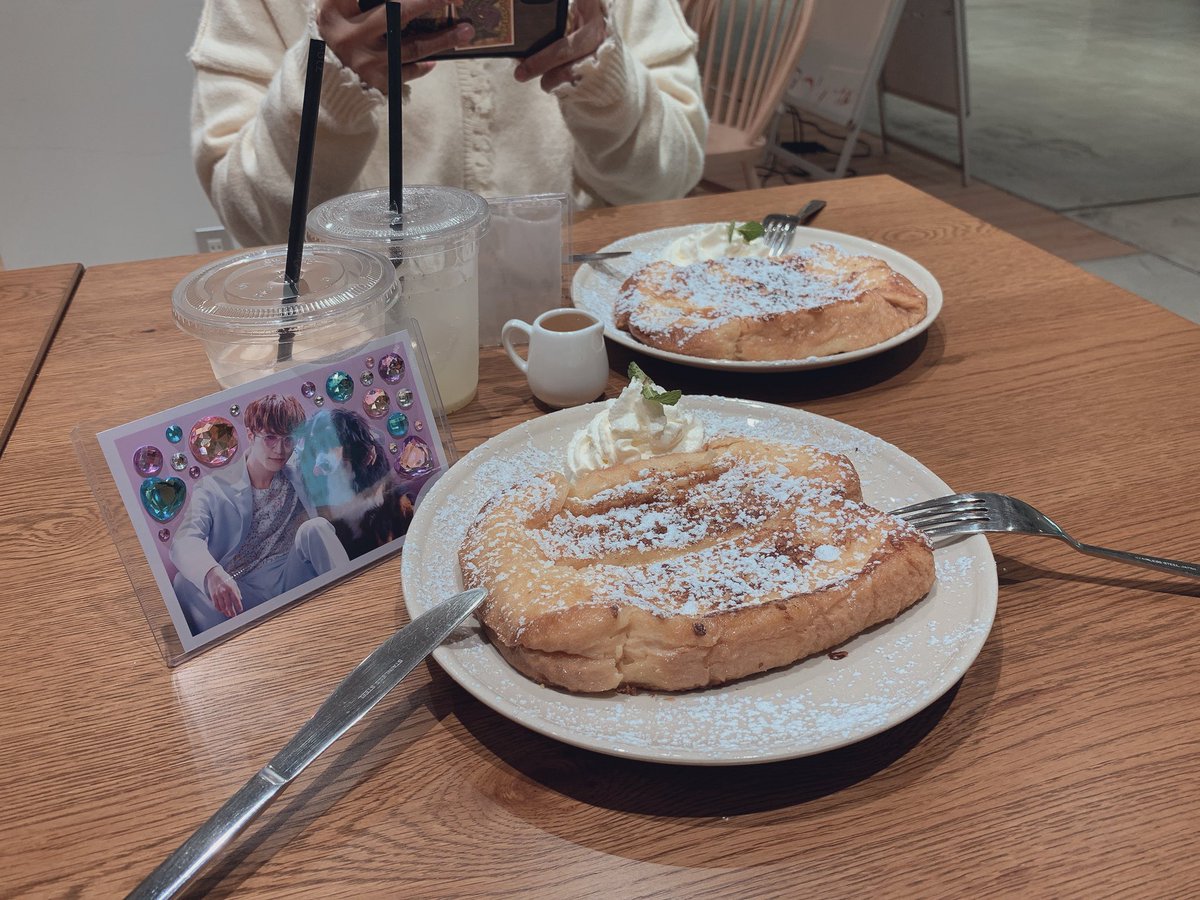 115_u_uoO's tweet photo. おひさしぶりです！今日はユッカさん( @akumano_kiss )とヲタ活してました！遅ればせながらダテ様お誕生日おめでとうございます🌹ちなみに歌舞伎はずっと繋がらない勢でした🎶今日も一日おつかれさまです🎶 https://t.co/Bt0wgU3tuM