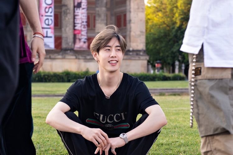 K_punpunT's tweet photo. หล่อดีๆ มันเป็นแบบนี้ แบบพี่ม้าคคค

#MarkTuan https://t.co/Fm8f7ge83n