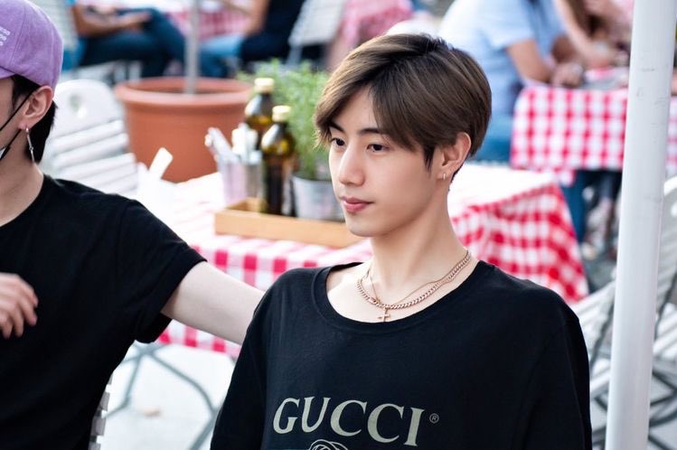 K_punpunT's tweet photo. หล่อดีๆ มันเป็นแบบนี้ แบบพี่ม้าคคค

#MarkTuan https://t.co/Fm8f7ge83n