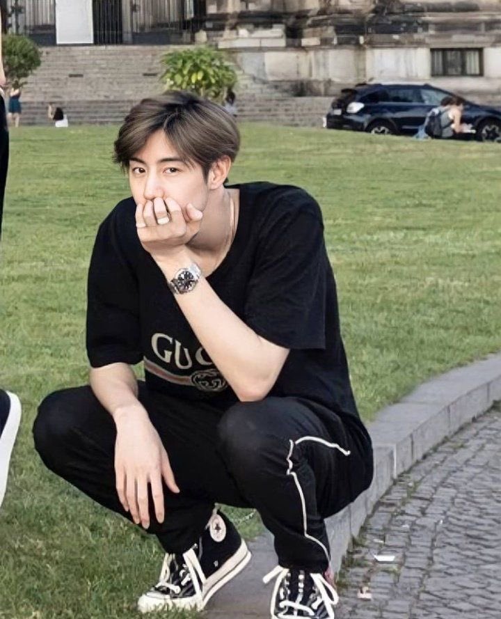 K_punpunT's tweet photo. หล่อดีๆ มันเป็นแบบนี้ แบบพี่ม้าคคค

#MarkTuan https://t.co/Fm8f7ge83n