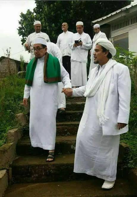 UasUdl's tweet photo. Manusia jika sudah terlalu cinta sama Allah dunia tidak berarti bagi mereka.. Sehat terus Tuan Guru.. #FreeIBHRSForJustice https://t.co/58McuYIC96